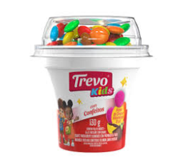 Iogurte Sabor Morango com Confeitos Coloridos...